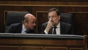 Rajoy arropará a Guindos en la presentación del libro 'España amenazada' pese al 'caso Soria'