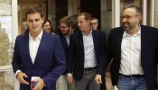 Rivera llama al presidente de la gestora del PSOE para ofrecerse como mediador con el PP