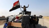 Tropas iraquíes avanzan al sur y al este de Mosul, acompañadas de bombardeos