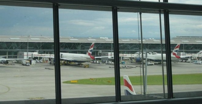 Alerta en Londres tras el hallazgo de tres artefactos explosivos en dos aeropuertos y una estación de tren