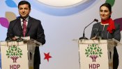 Turquía detiene a los presidentes del partido de la izquierda kurda y bloquea el acceso a redes sociales