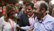 Rubalcaba y Díaz aparcan el pulso para evitar la fractura norte-sur del PSOE