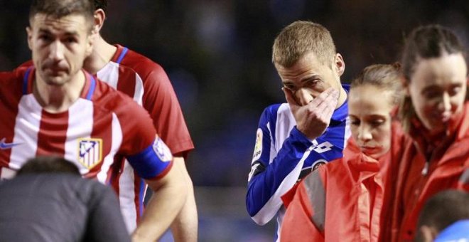 Deportivo y Atlético empatan en un partido marcado por el susto de Fernando Torres