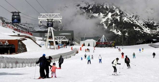 Una avalancha atrapa a una decena de esquiadores en los Alpes sin causar víctimas