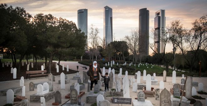 Un parque de Madrid, convertido en cementerio de niños sirios