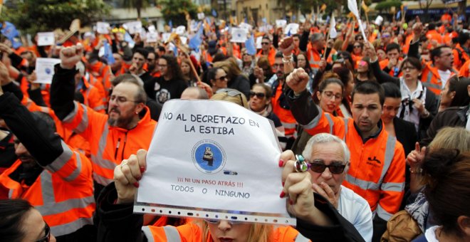 Los estibadores continuarán con la huelga tras la aprobación del nuevo Decreto-ley