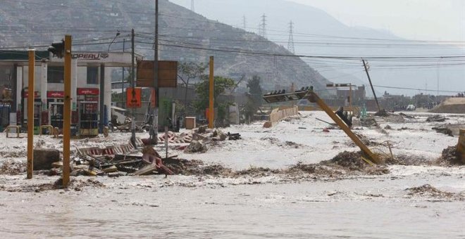 Decenas de muertos y 72.000 damnificados en Perú por las lluvias y las riadas