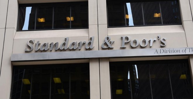 S&P mejora la perspectiva del rating de la deuda de España