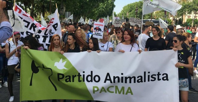 Más de mil personas se manifiestan en Sevilla contra la tauromaquia