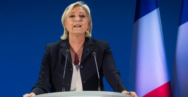 Le Pen abandona la presidencia del Frente Nacional para captar votos de la izquierda