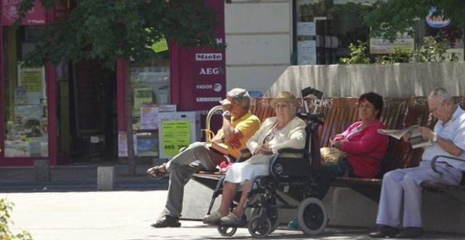 Entitats socials exigeixen que la primària es quedi l'atenció sanitària de les residències