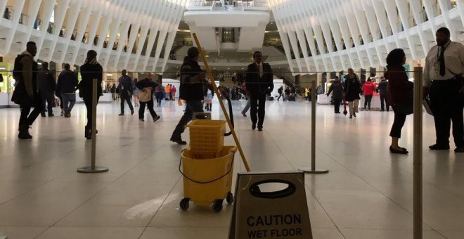 La estación de Nueva York construida por Calatrava amanece con goteras