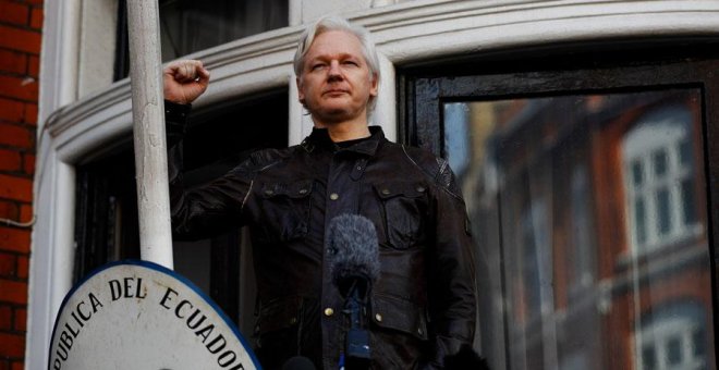 Assange ayuda al Govern catalán a crear la web alternativa del referéndum