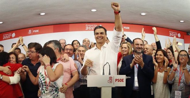 Sánchez empezará en otoño la política de hostigamiento a Rajoy