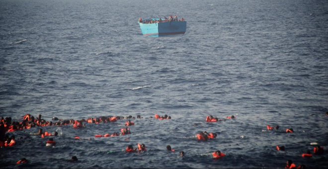 Al menos 31 muertos, una decena de ellos niños, tras naufragar en el Mediterráneo
