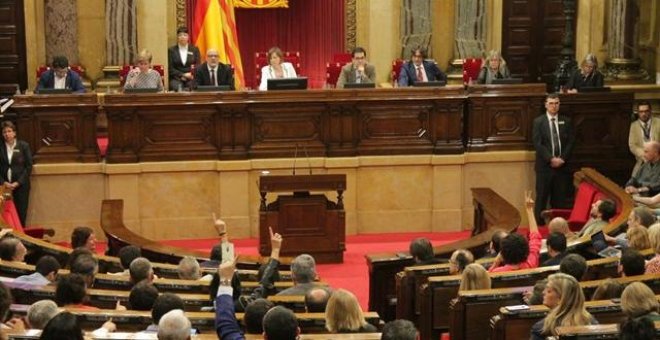 El Parlament avala la compra de urnas y las partidas presupuestarias del referéndum