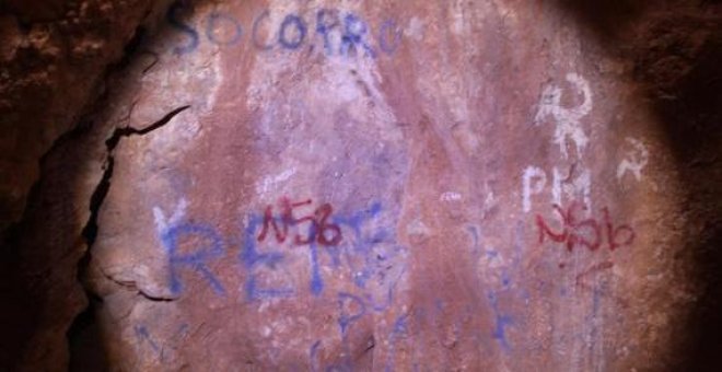 Denuncian "graves daños" en las pinturas rupestres de la Cueva de la Victoria en Málaga