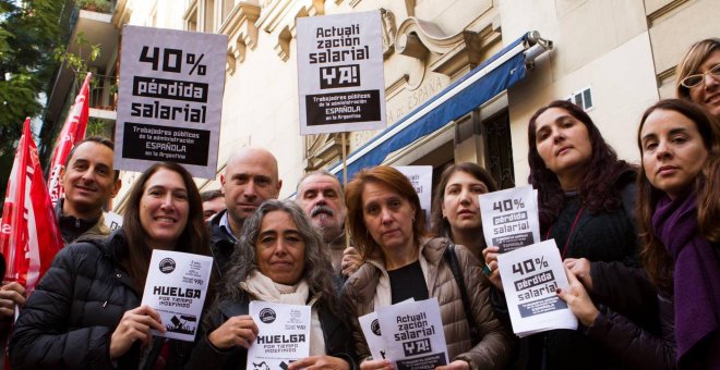 El personal laboral en el Exterior, en huelga para reclamar subidas salariales tras ocho años de congelación de sueldo