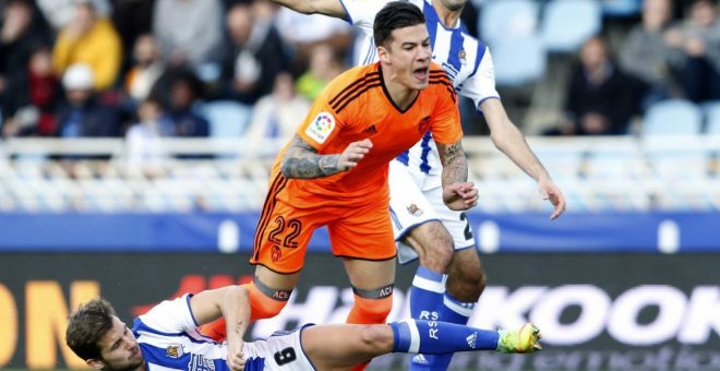 El delantero del Valencia CF Santi Mina, denunciado por agresión sexual