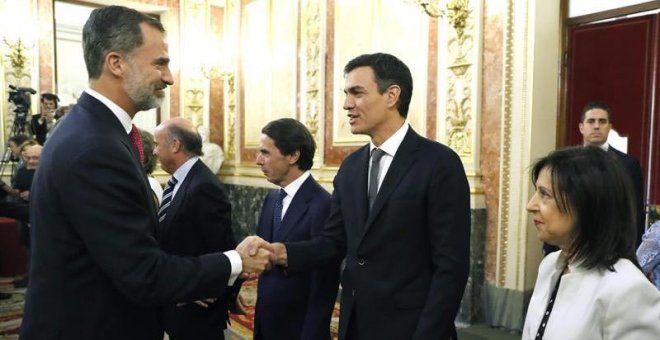 El rey recibirá a Sánchez antes que Rajoy