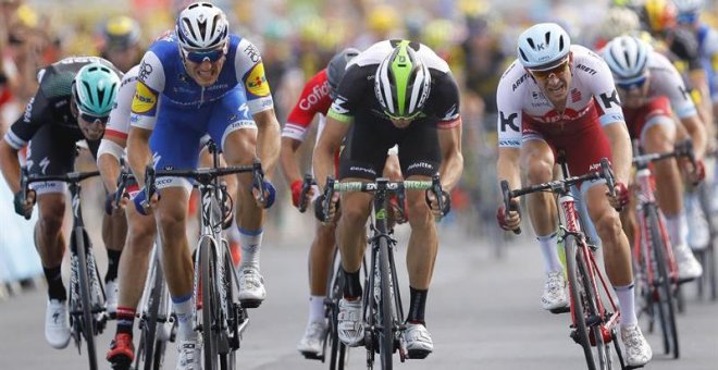 Kittel hace triplete en el Tour en un pulso de 'foto finish' ante Boasson Hagen