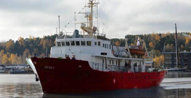 El barco racista de la ultraderecha es rescatado por una de las ONG que critica