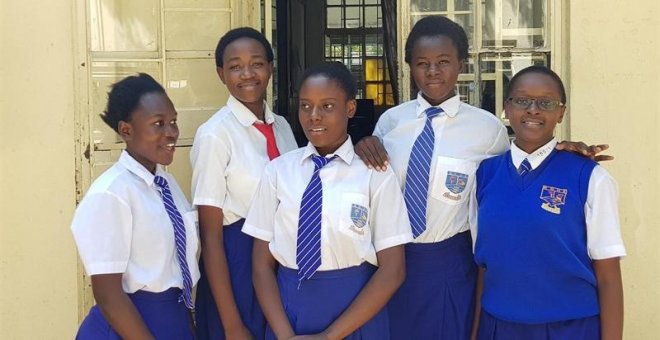 Adolescentes kenianas crean una app para acabar con la mutilación genital femenina
