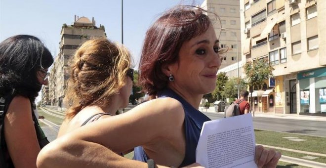 Juana Rivas entrega a sus hijos de tres y once años a la Guardia Civil