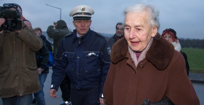 Condenada a dos años de cárcel 'la abuela nazi' por negar el Holocausto