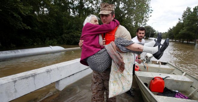 Harvey avanza hacia Luisiana tras devastar el sureste de Texas