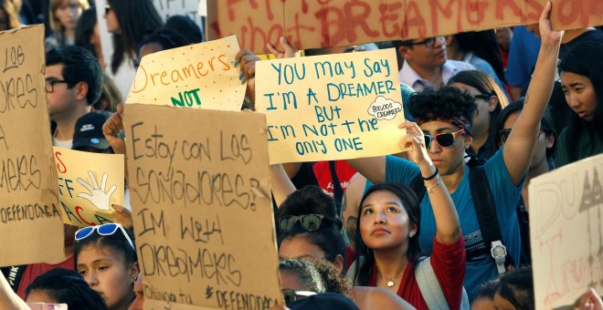 Trump amenaza al Congreso con "revisitar" las protecciones a jóvenes indocumentados si no las "legalizan" en 6 meses