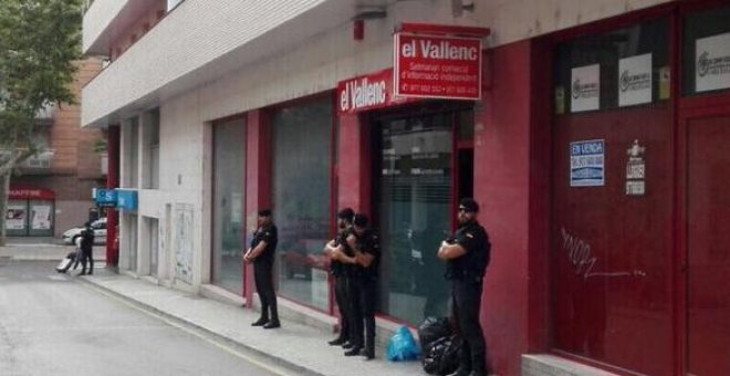 La Guardia Civil confisca documentación y un ordenador al semanario 'El Vallenc' y cita a declarar a su director