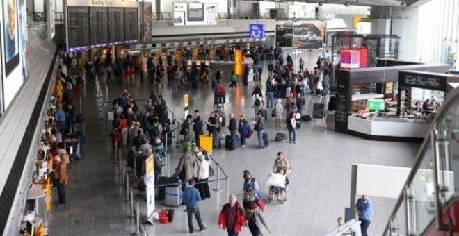 Varios intoxicados por gas lacrimógeno en el aeropuerto de Fráncfort