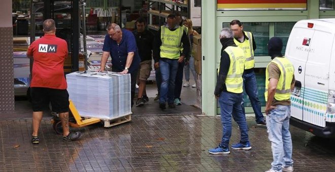 La Guardia Civil interviene en Sabadell más de 100.000 dípticos sobre el 1-O