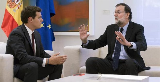Rajoy y Rivera acuerdan mantener el 155 hasta la formación del nuevo Govern
