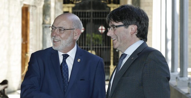 Puigdemont se querella contra Maza por citar a 700 alcaldes que apoyaron el referéndum del 1-O
