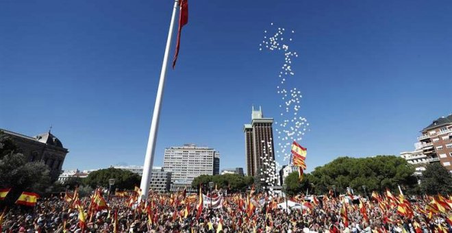 Multitudinaria concentración en Madrid en defensa de la unidad de España