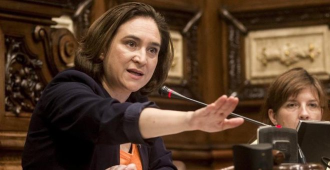 La ruptura del pacto con el PSC deja a Colau en una situación delicada en el ayuntamiento