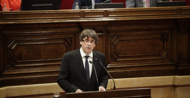 Puigdemont assumeix el mandat de les urnes per la independència però fa un pas enrere