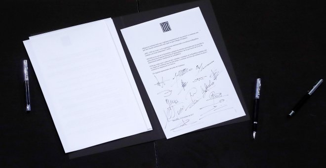 Puigdemont, JxSí y la CUP firman una declaración simbólica por una futura independencia