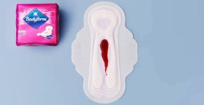 Las mujeres menstrúan sangre y... sí, es roja