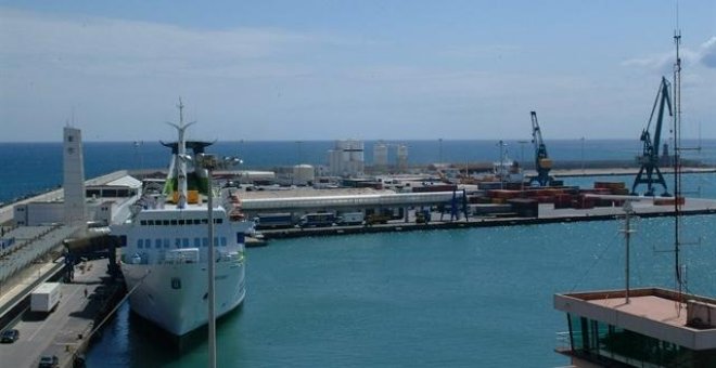 Muere un hombre magrebí al intentar viajar como polizón en un ferry desde Melilla