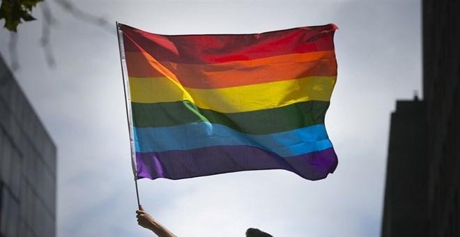 El Ayuntamiento de Barcelona colgará la bandera LGTBI pese a la sentencia del Supremo
