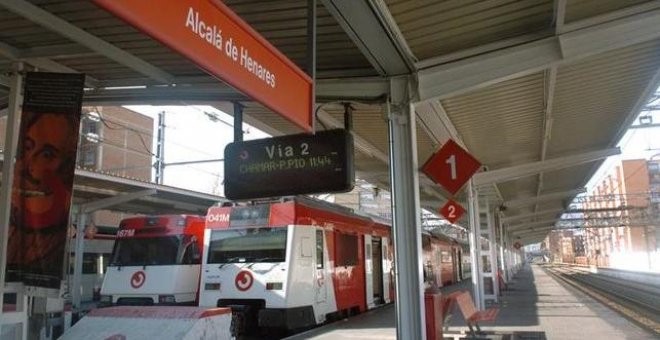 Un tren de Cercanías choca contra el tope de la vía en la estación de Alcalá de Henares y deja al menos 40 personas afectadas