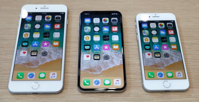 Apple se enfrenta a demandas en EEUU tras admitir que ralentiza los iPhones antiguos