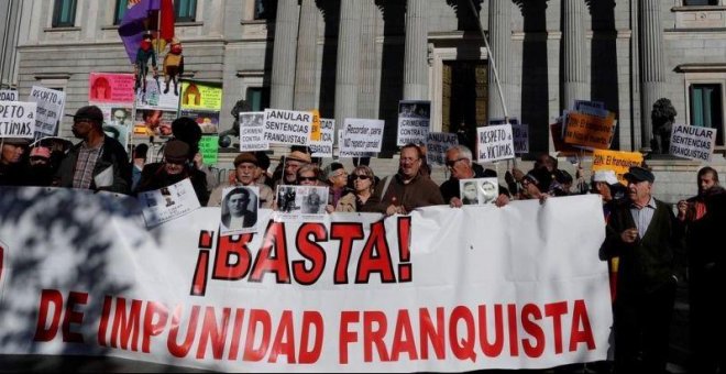 Derogar la Ley de Amnistía, abrir archivos y un presupuesto estable: las víctimas del franquismo piden más al Ejecutivo