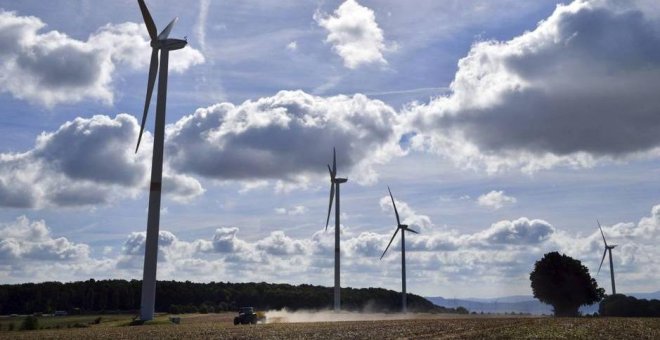 La UE prohíbe el 'impuesto al sol' y acuerda que el 32% de energía sea renovable en 2030