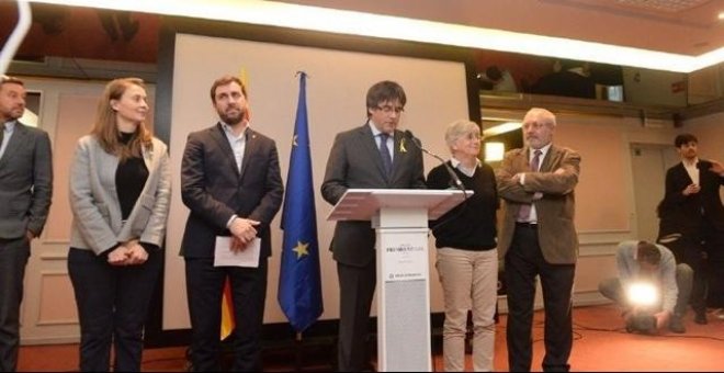 Dos exconsellers en Bélgica renunciarán a sus actas para asegurar la mayoría absoluta independentista en la investidura