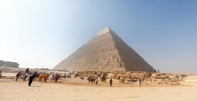 Hallan la tumba de una alta funcionaria del imperio faraónico junto las Pirámides de Guiza