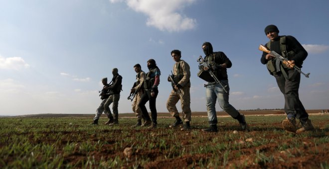 Los kurdos acusan a las milicias aliadas de Turquía de mutilar y degradar el cadáver de una combatiente
